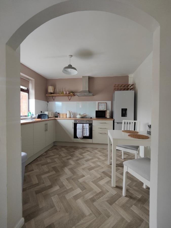 Newly Renovated Private Annex By The Sea Hartley